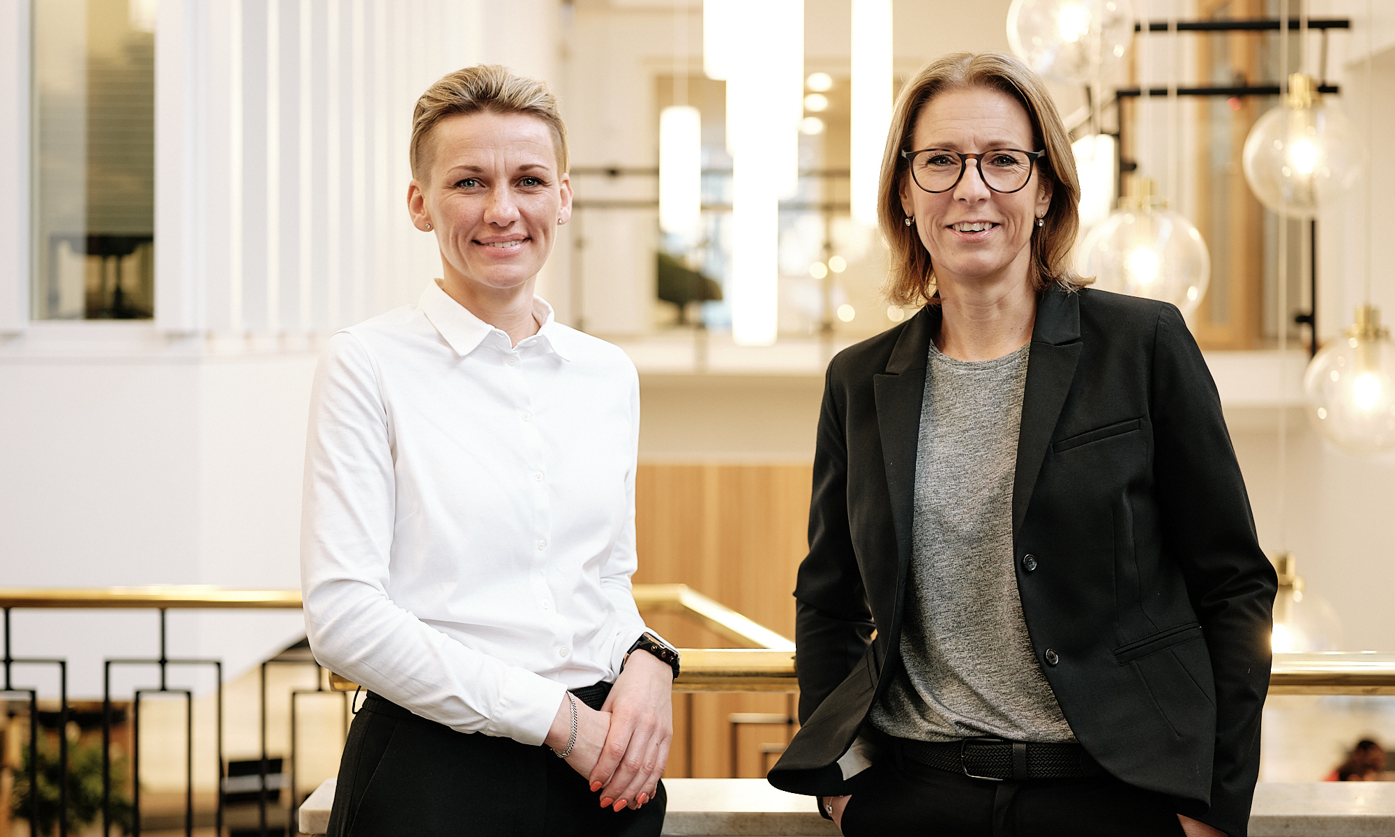 Åsa och Johanna på kontoret 