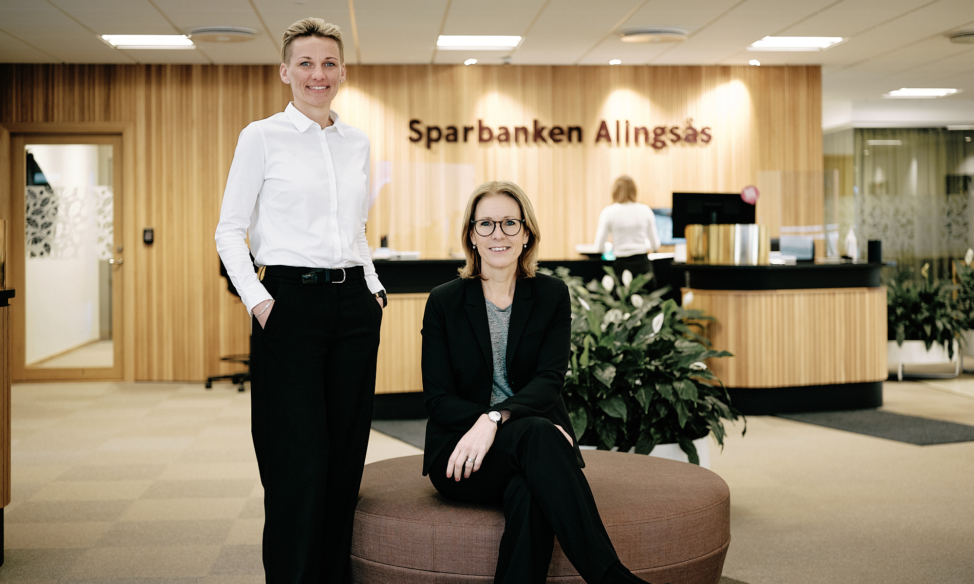 Åsa och Johanna på kontoret 