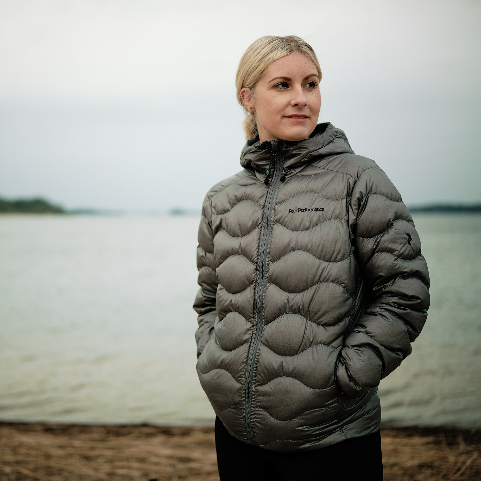 girl in fornt of a lake 