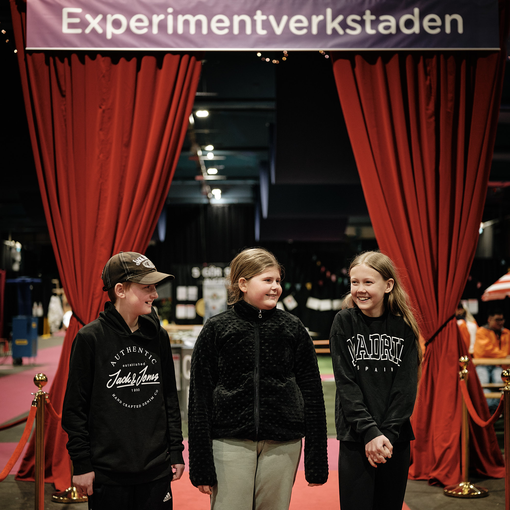 Linnea Wadell, Thea Gunnarsson och Ludwig Karlsson som går i femman på Hudene skola