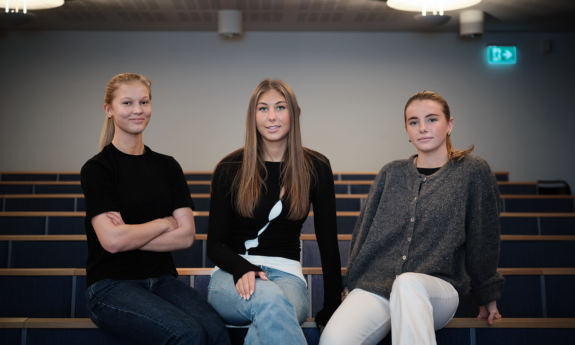 tre tjejer i skolan